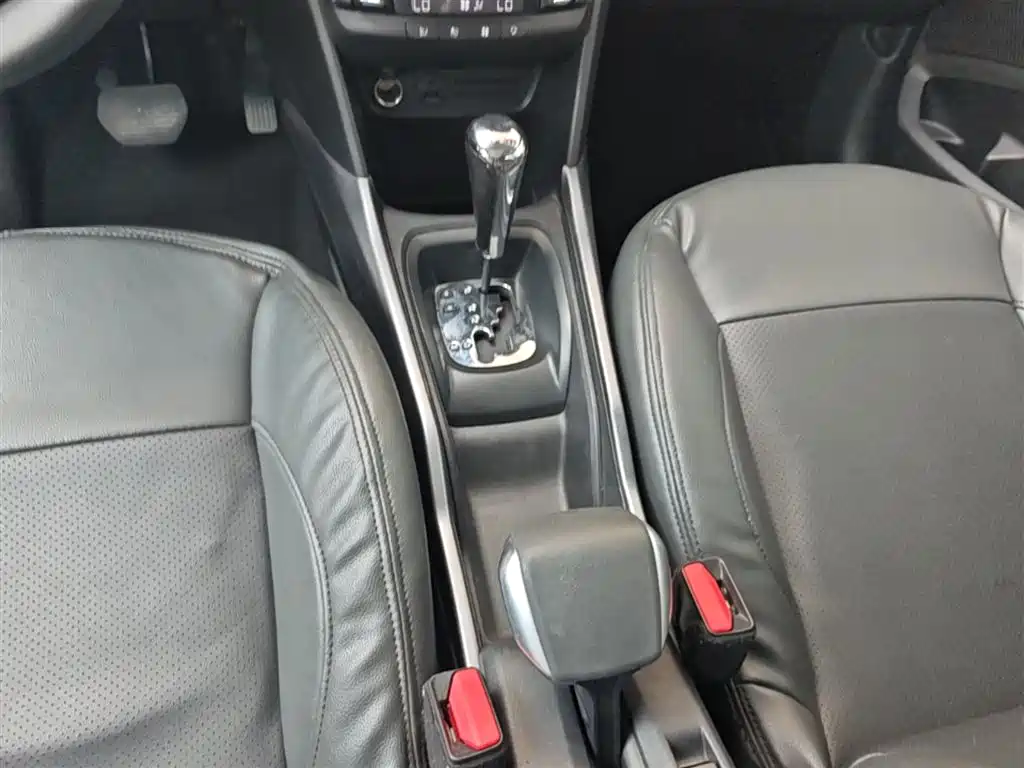 Peugeot 2008 2014 1.6L Automatic Fashion Edition фото 14