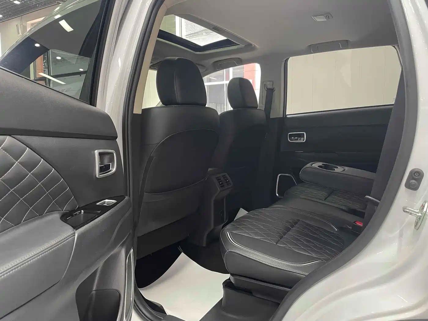 Mitsubishi Outlander 2020 2.4L 4WD Luxury 5-seater фото 15