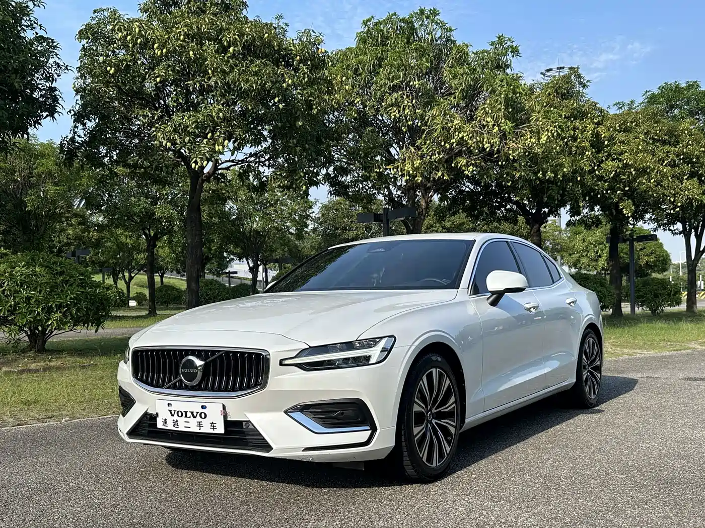 Volvo S60 2023 B4 Smart Vision Luxury Edition