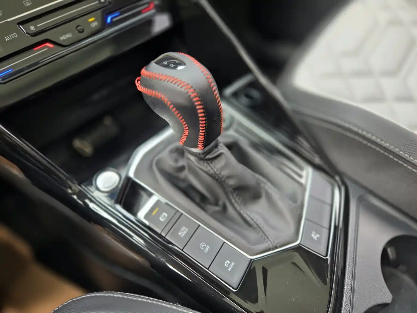 Volkswagen Tayron 2024 330TSI 2WD R-Line High Performance фото 12
