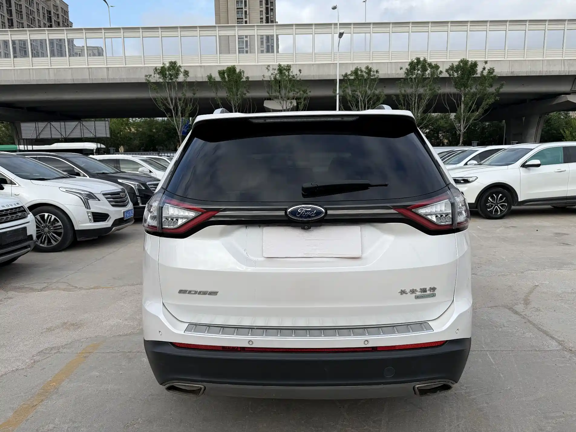 Фото 12 - Ford Edge
