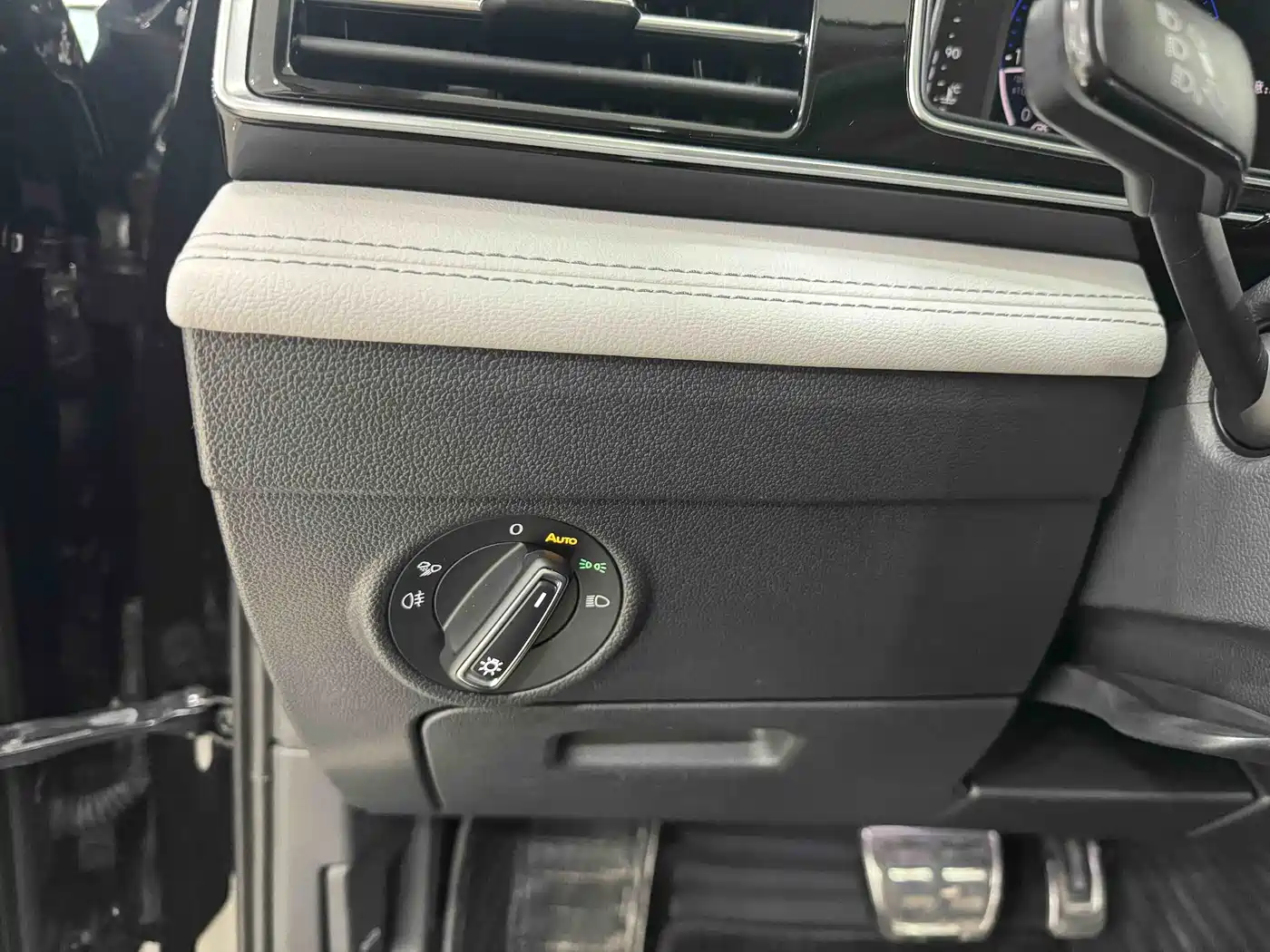 Volkswagen Tiguan L 2022 330TSI Auto 2WD R-Line Premium Edition фото 12