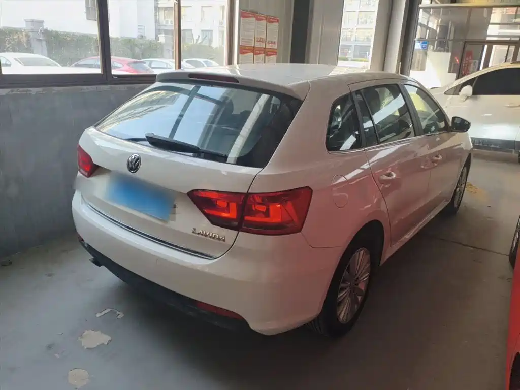 Volkswagen Lavida Tour 2013 1.6L Automatic Comfort фото 7