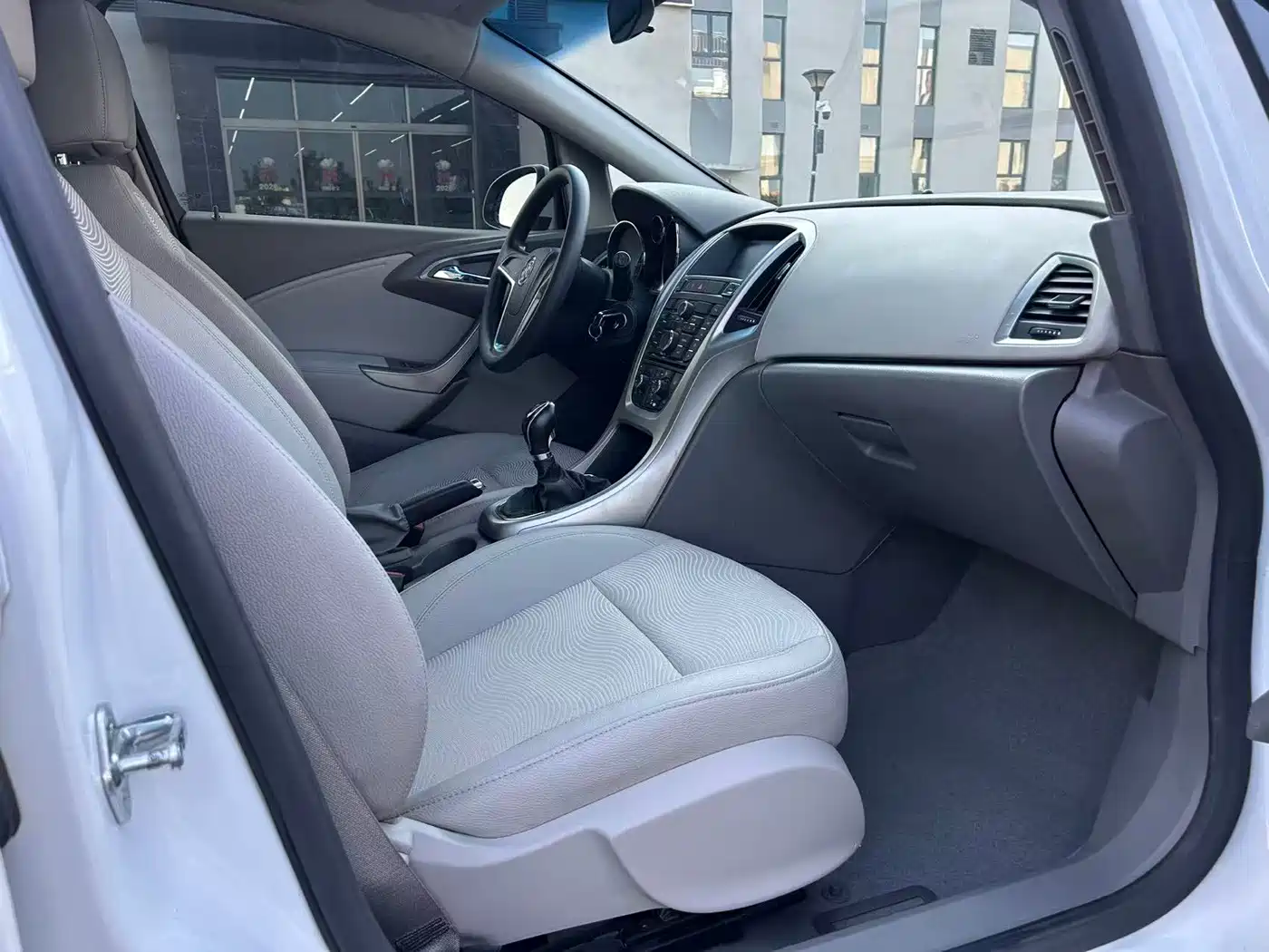 Photo 5 - Buick Excelle