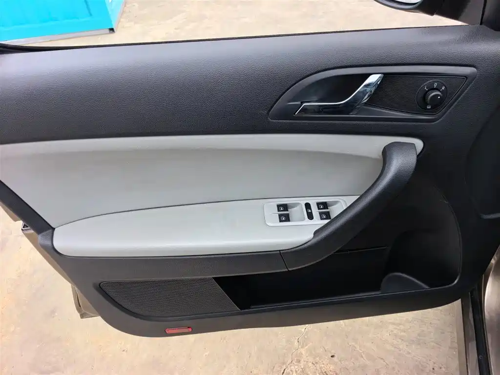 Škoda Yeti 2017 TSI280 DSG Advance фото 7
