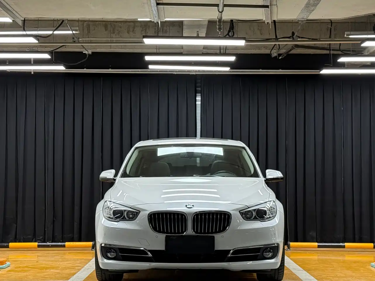 BMW 5 Series GT 2015 528i Luxury фото 2