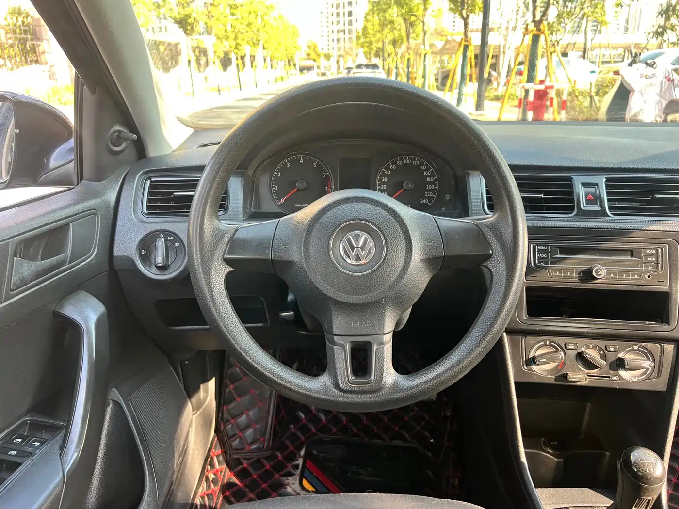 Volkswagen Santana 2013 1.6L Manual Trend Edition фото 9
