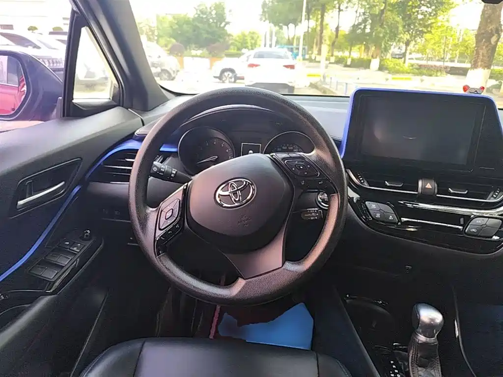 Toyota C-HR 2020 Model 2.0L Leading фото 11