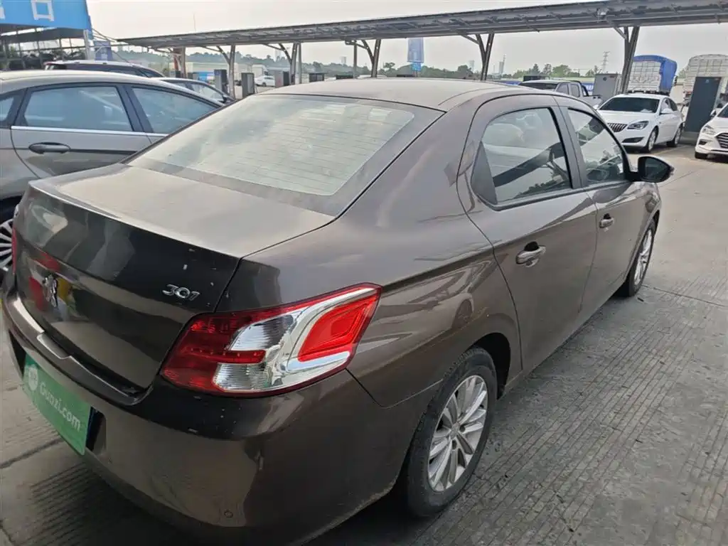 Peugeot 301 2014 1.6L Manual Luxury Edition фото 7