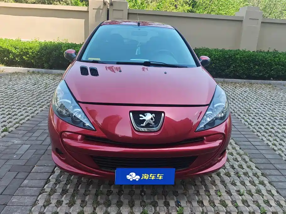 Peugeot 207 2011 Hatchback 1.4L Manual Joy Edition фото 2
