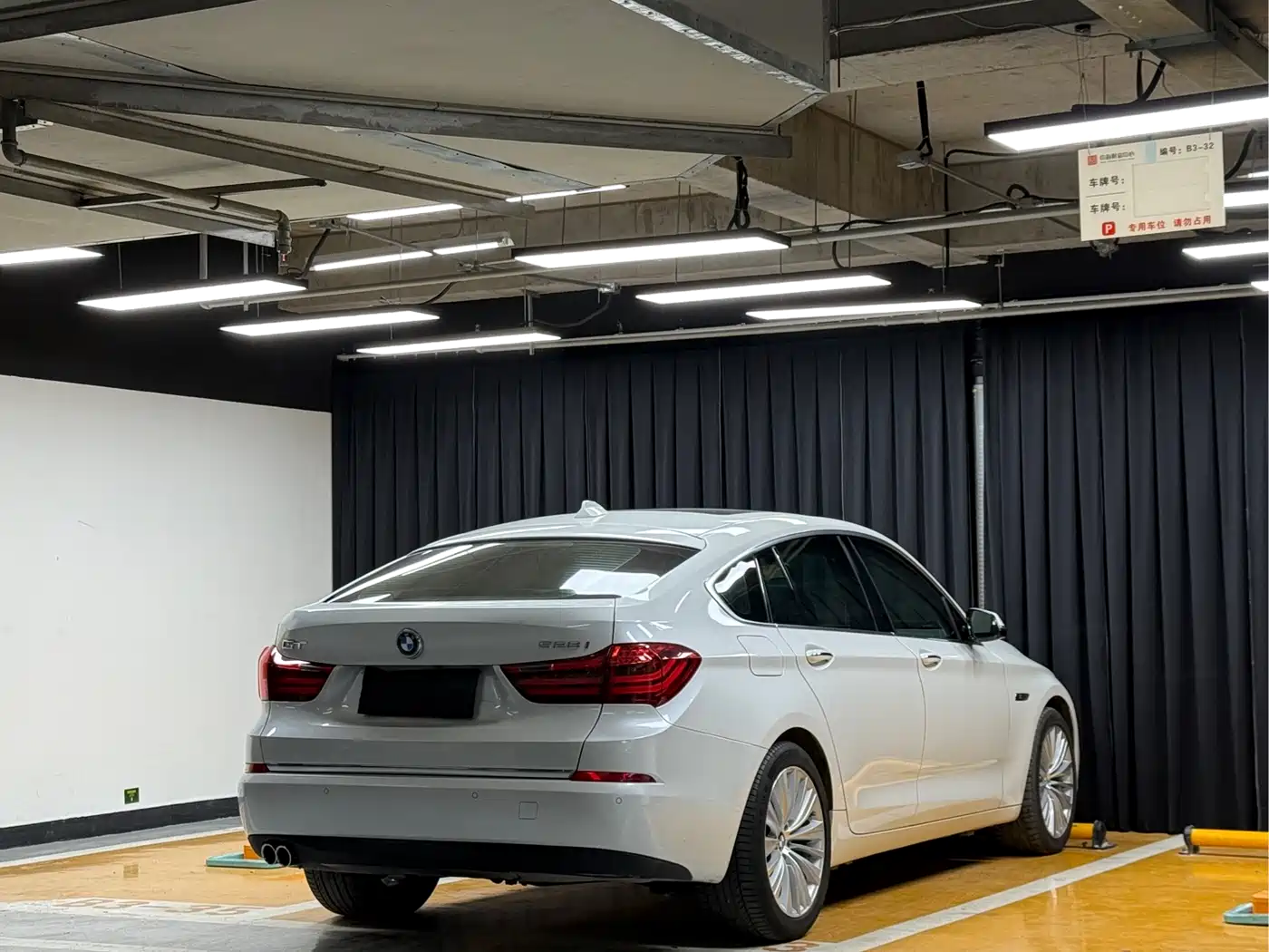 BMW 5 Series GT 2015 528i Luxury фото 16