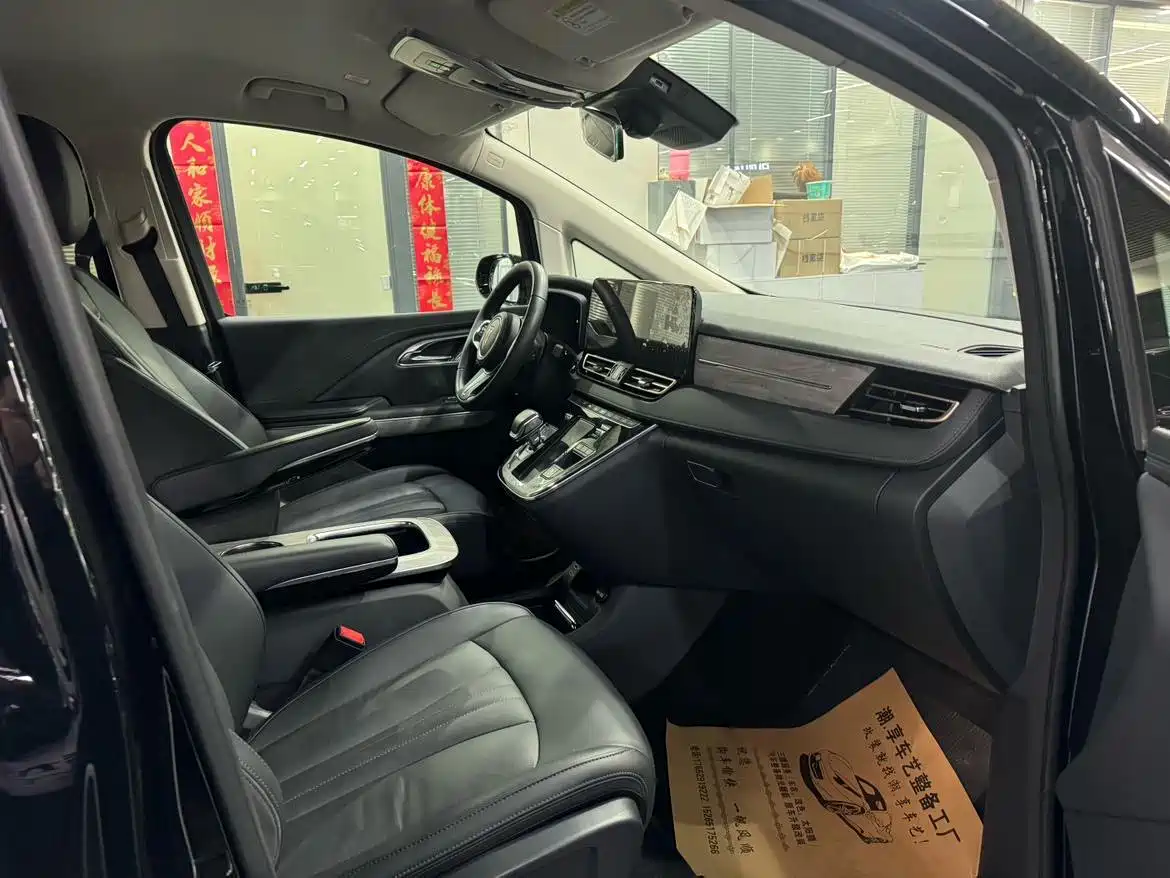 Hongqi HQ9 2023 2.0T Smart Connect Flag Rhyme Edition фото 9