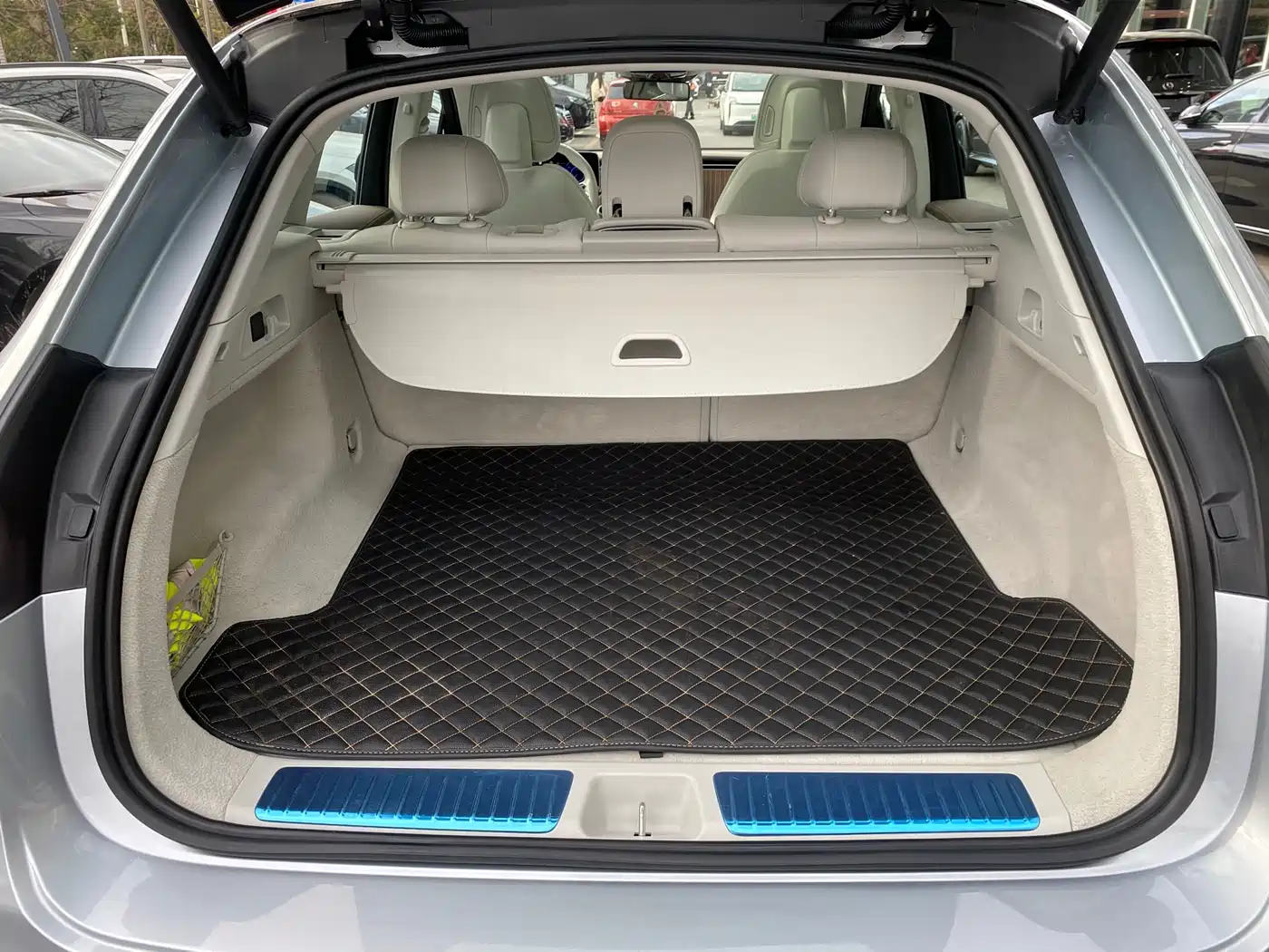 MERCEDES-BENZ EQE SUV