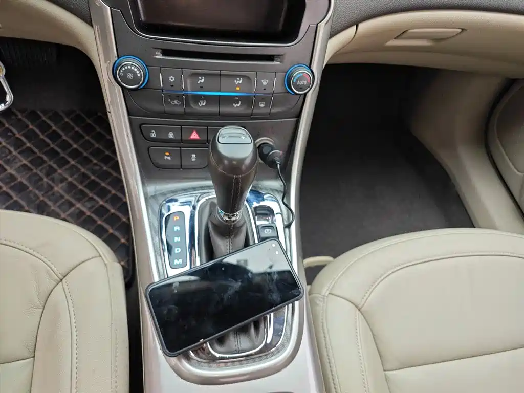 Chevrolet Malibu 2014 2.4L Automatic Luxury фото 14