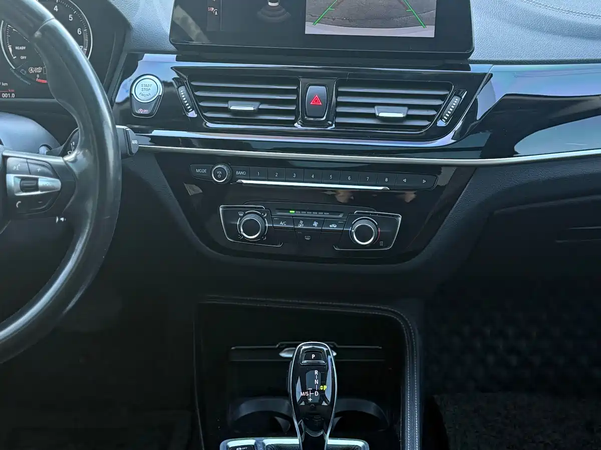 BMW 1 Series 2022 120i M Sport Shadow Edition фото 32
