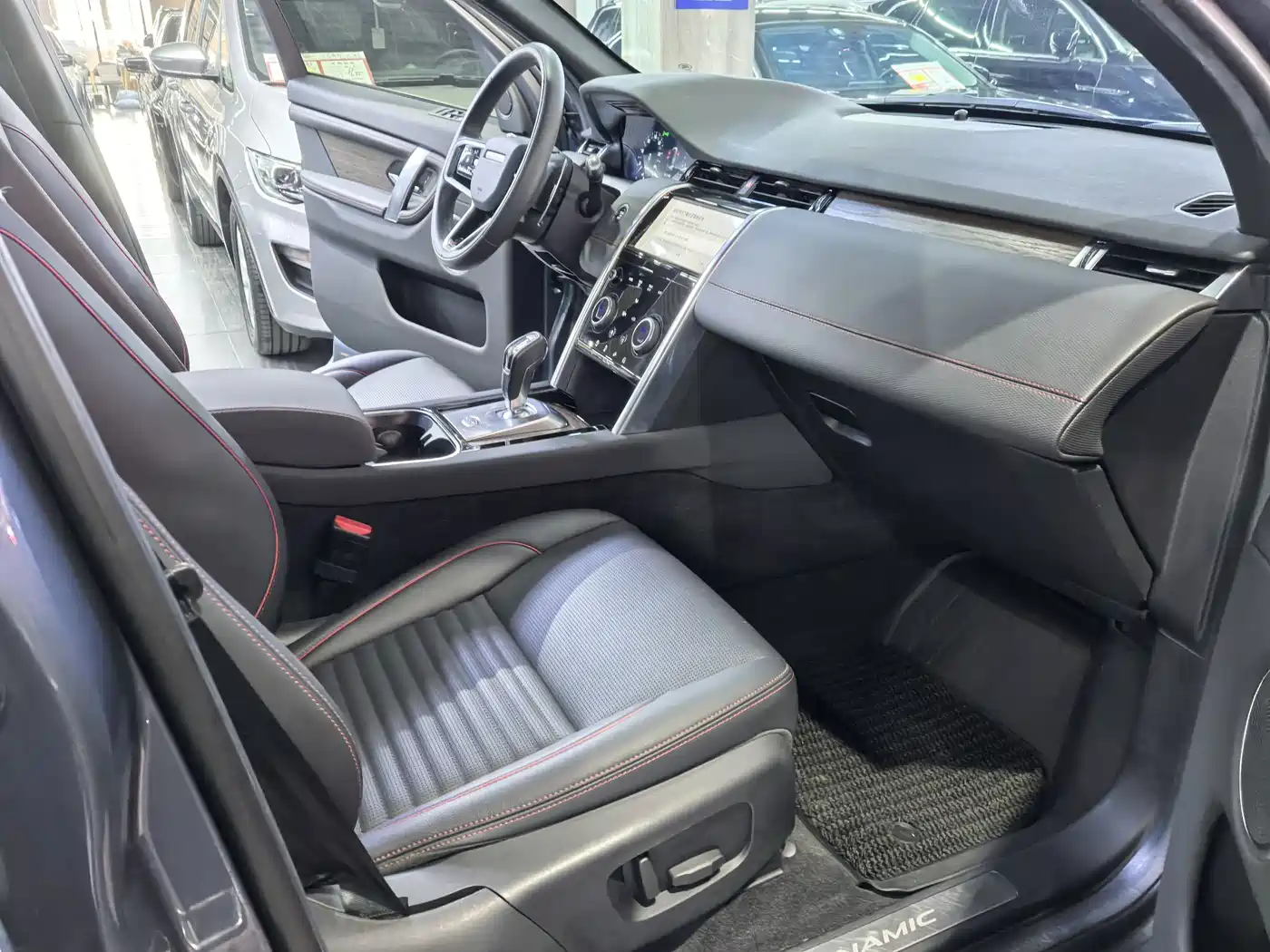 Land Rover Discovery Sport 2022 Model 249PS R-Dynamic S Performance Edition 5-Seater фото 7