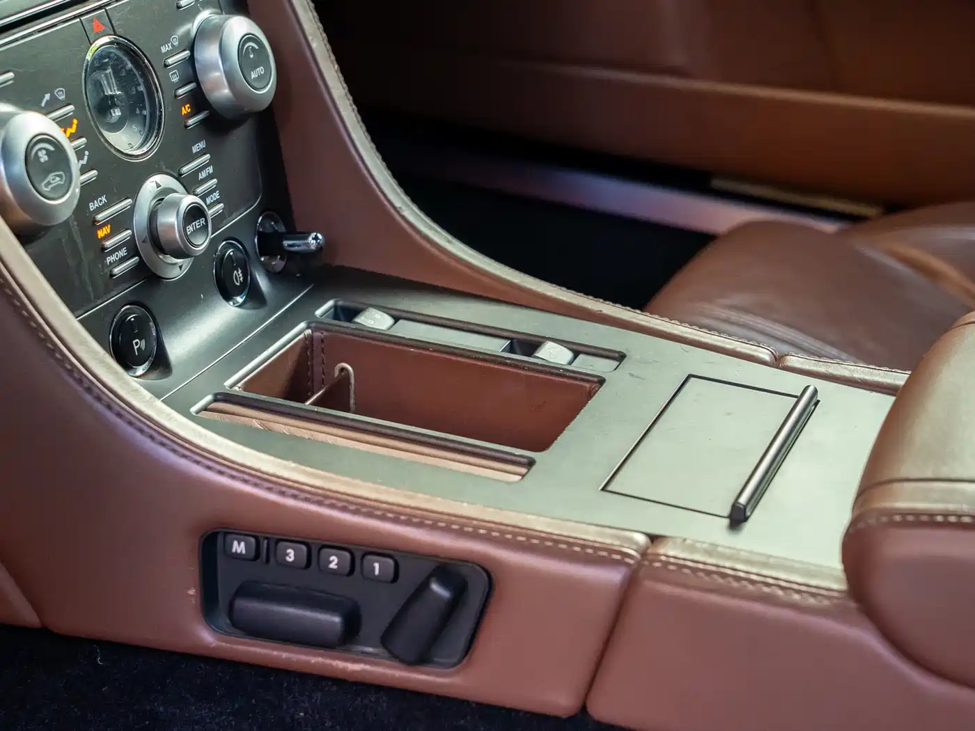 Aston Martin V8 Vantage 2010 2008 Model 4.7 Sportshift Roadster