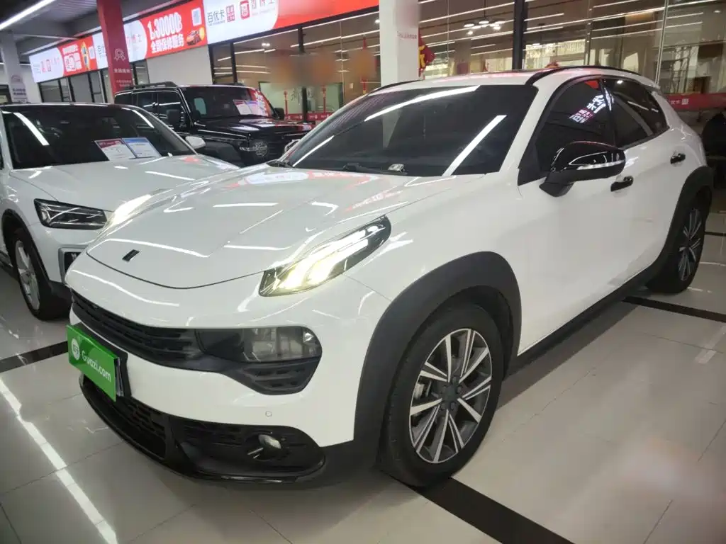 Фото 2 - Lynk & Co 02