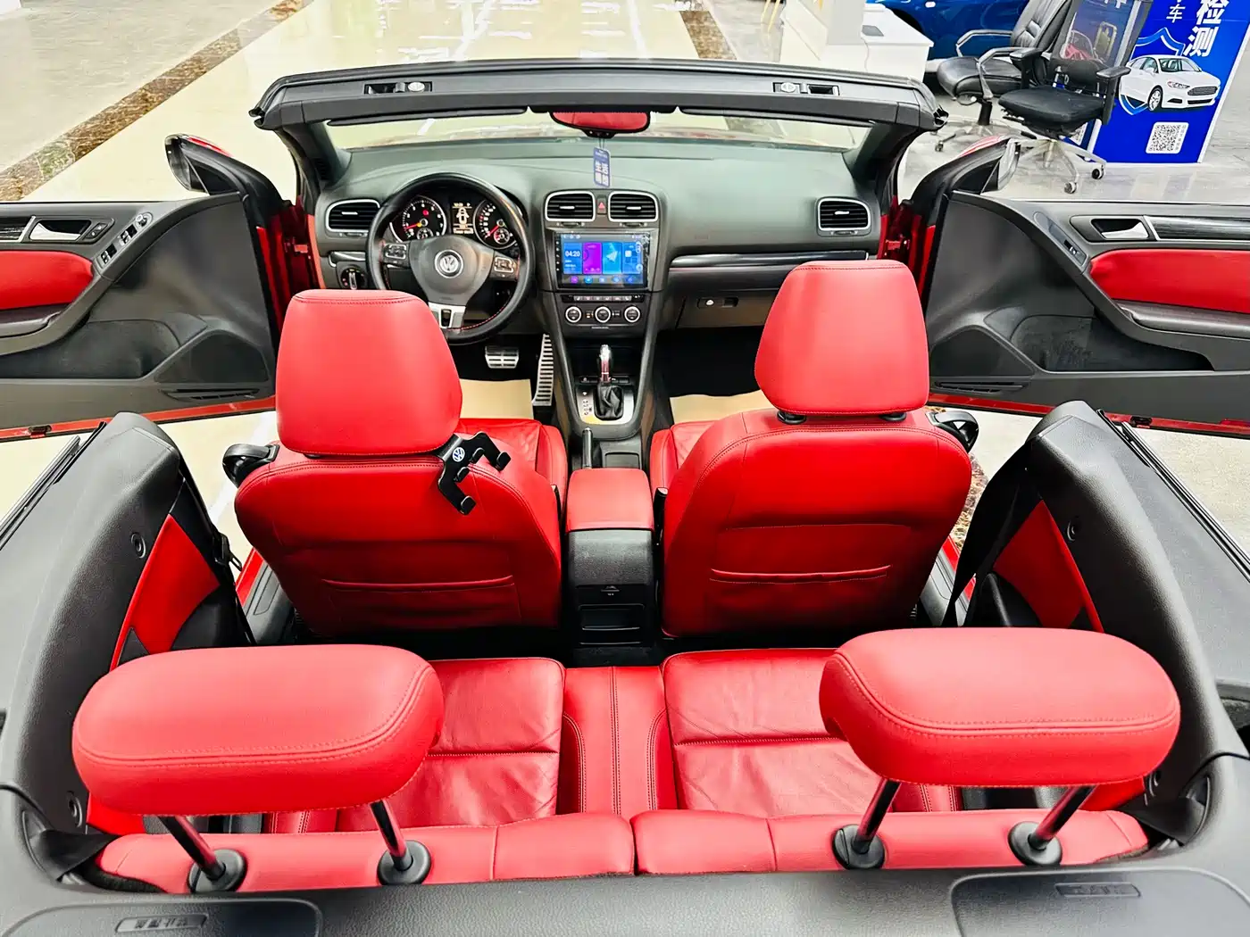 Volkswagen Golf (Import) 2012 1.4TSI Luxury Convertible Edition фото 7