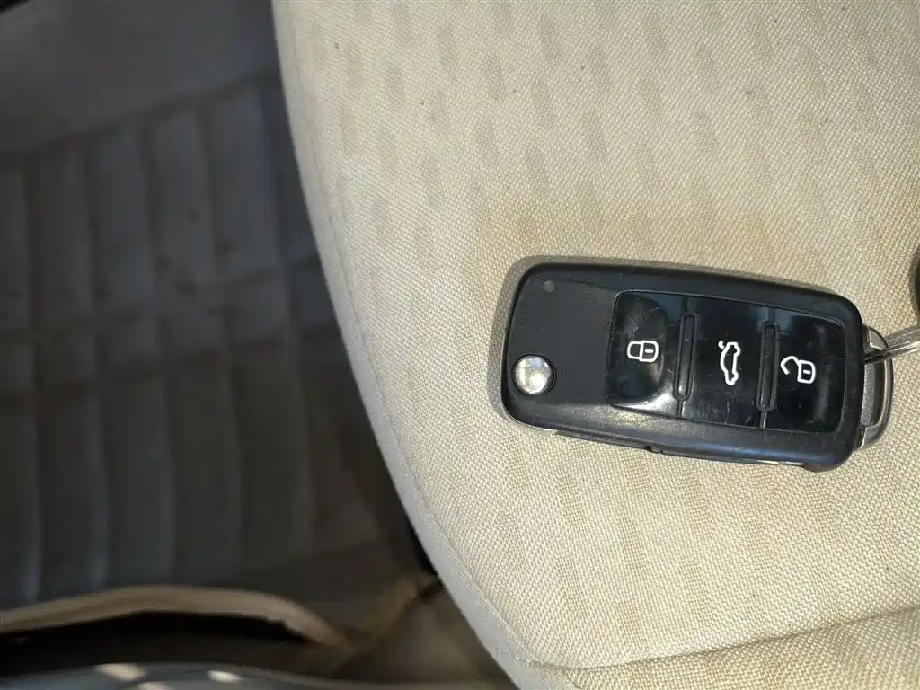 Škoda Fabia 2014 1.4L Automatic Crystal Edition фото 11