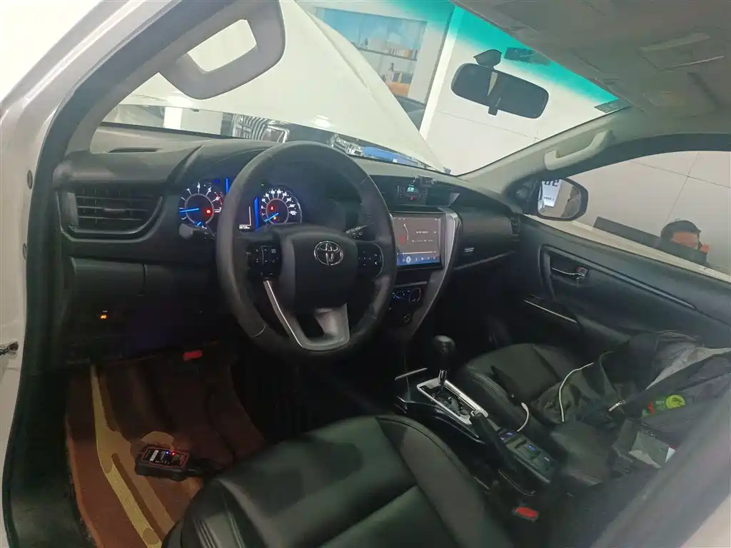 Toyota Fortuner 2016 2.7L Middle East Edition фото 10