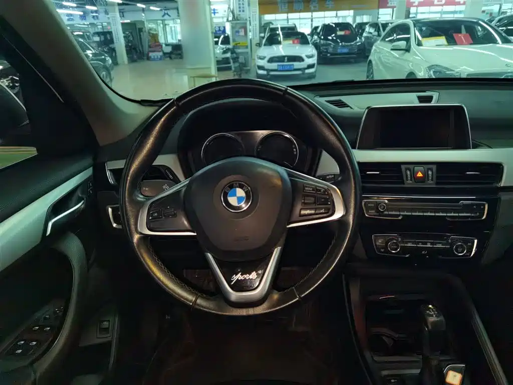 BMW X1 2019 sDrive20Li Leading Model фото 3
