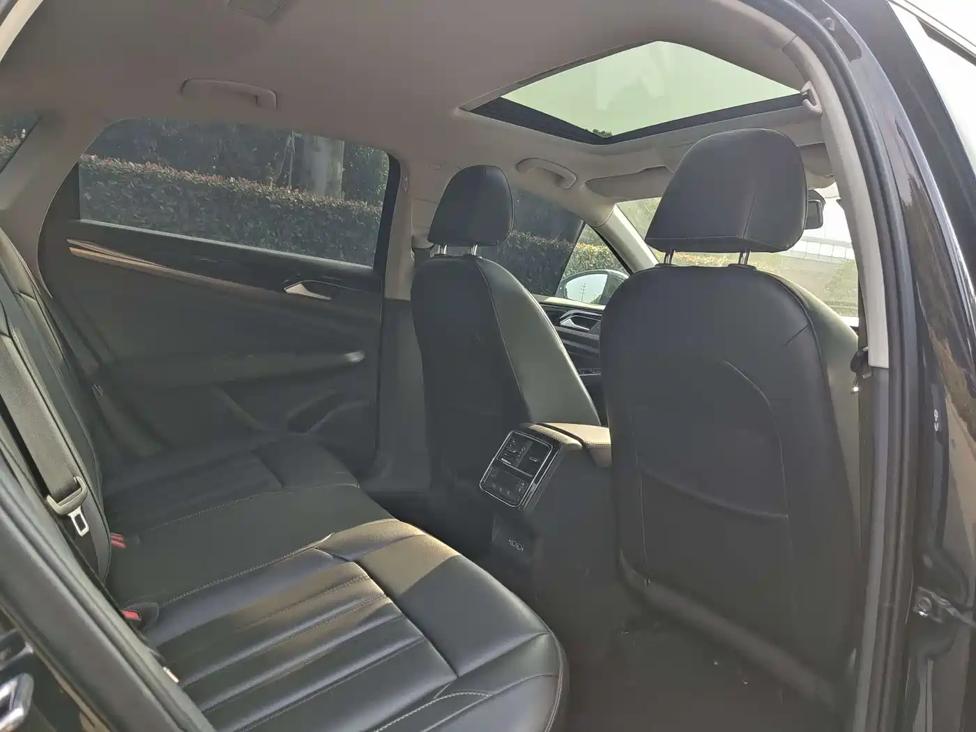 Volkswagen Passat New Energy 2022 430PHEV Hybrid Business Edition фото 8