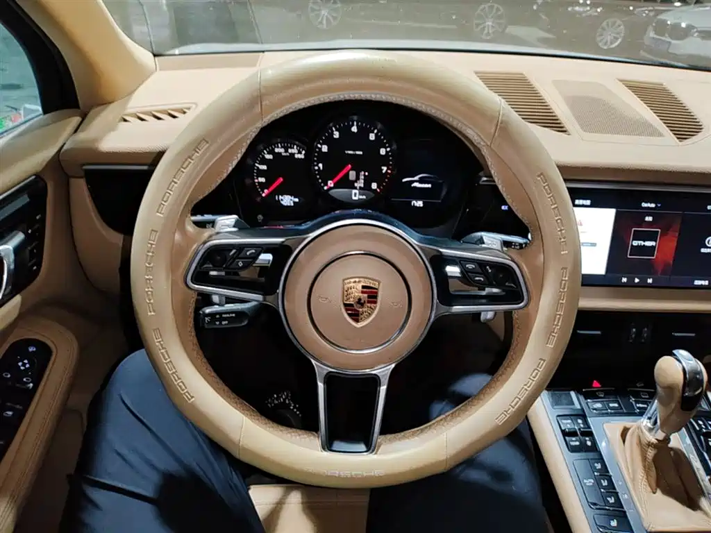 Porsche Macan 2016 Macan 2.0T фото 11