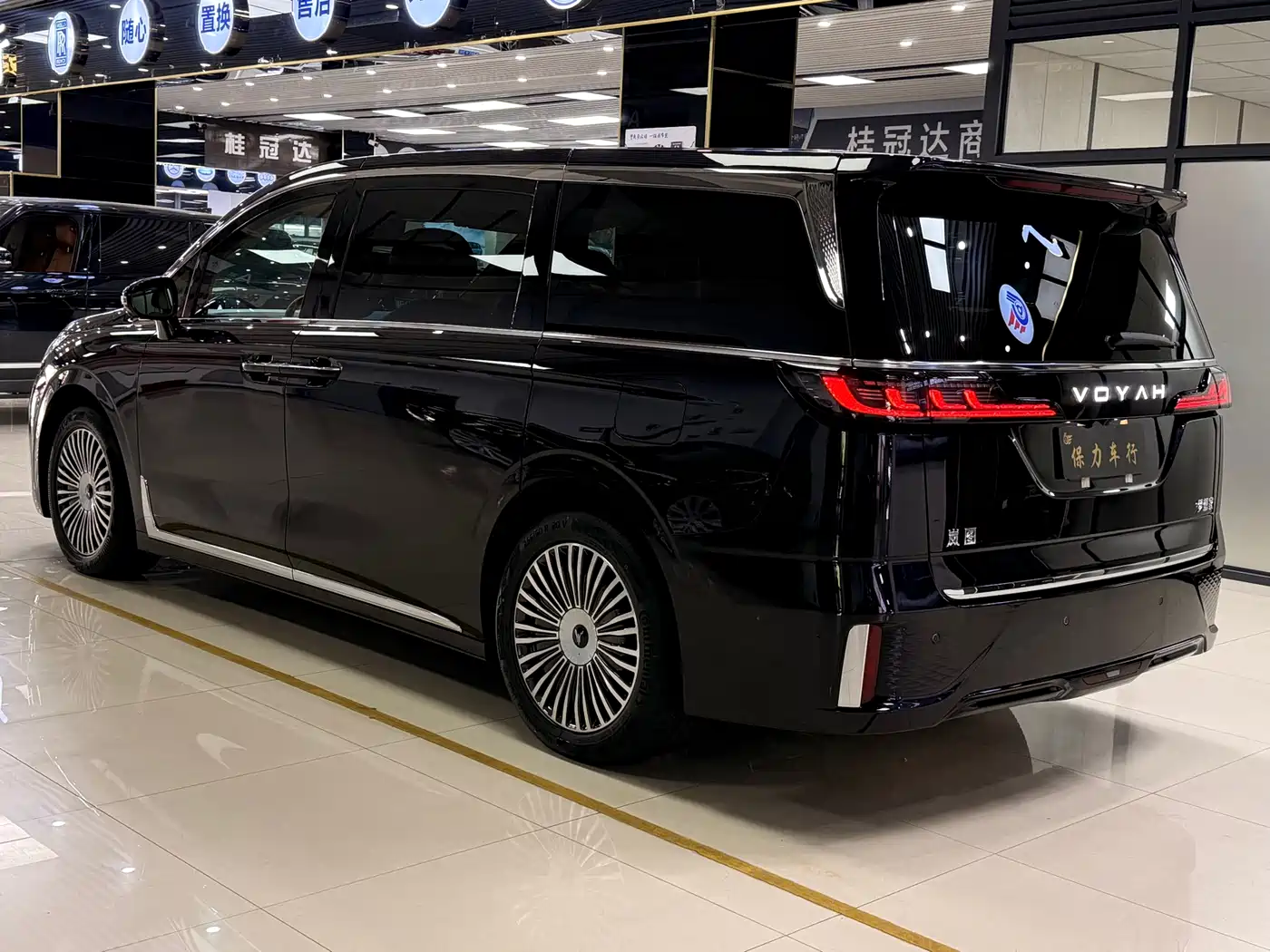 Voyah Auto Voyah Dreamer 2025 PHEV AWD Excellent Kunpeng Edition фото 4