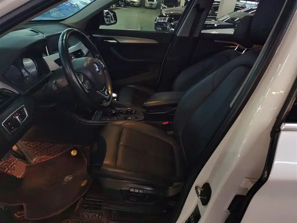 BMW X1 2019 sDrive20Li Leading Model фото 7