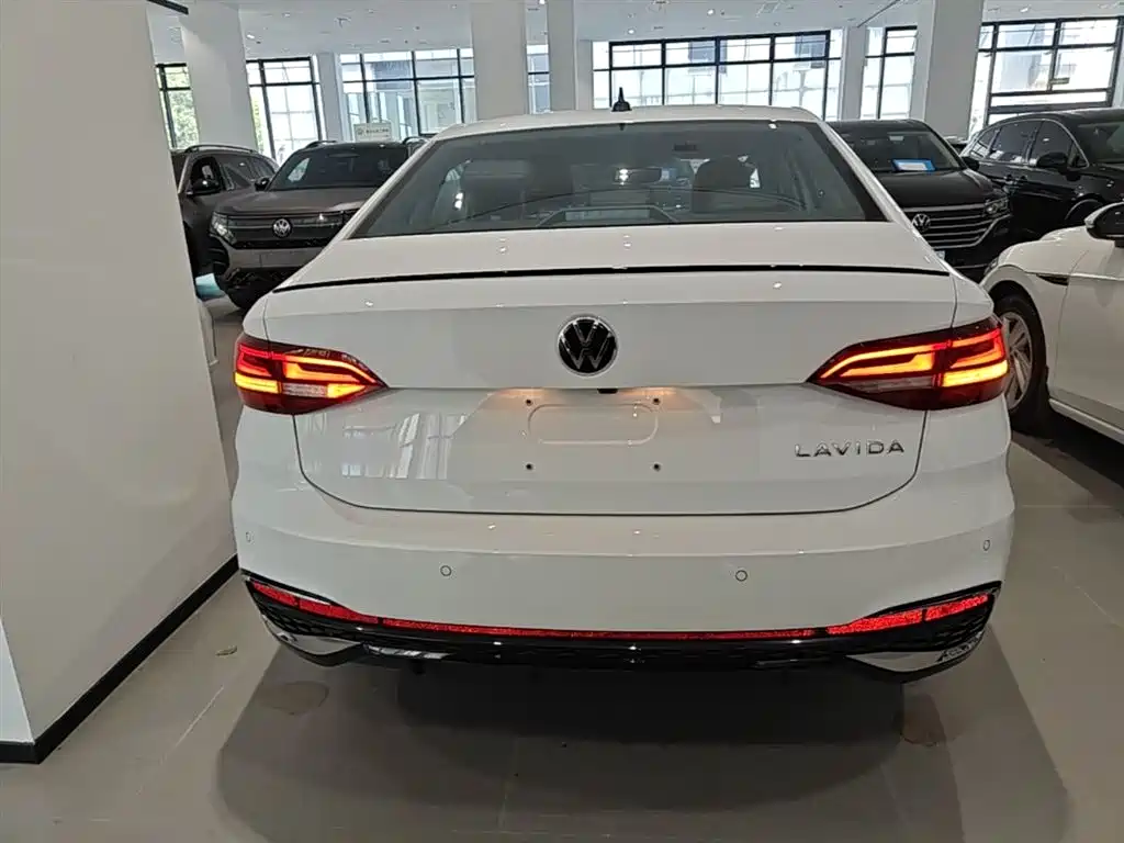Volkswagen Lavida 2024 Model 300TSI DSG Starlight Leading Edition фото 6