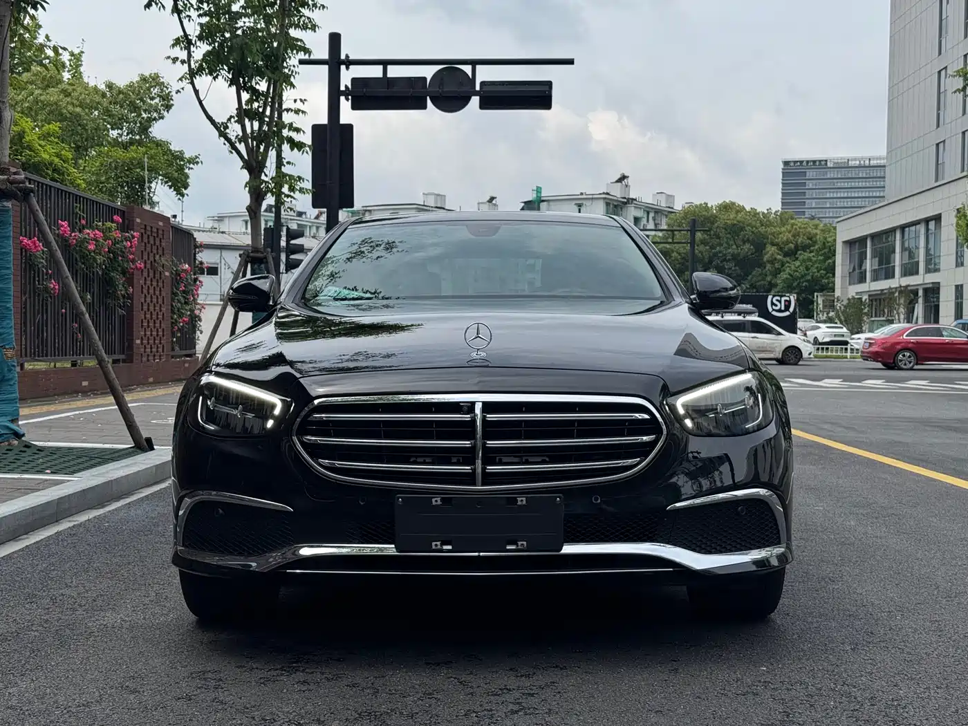Mercedes-Benz E-Class 2023 E 300 L Luxury фото 2