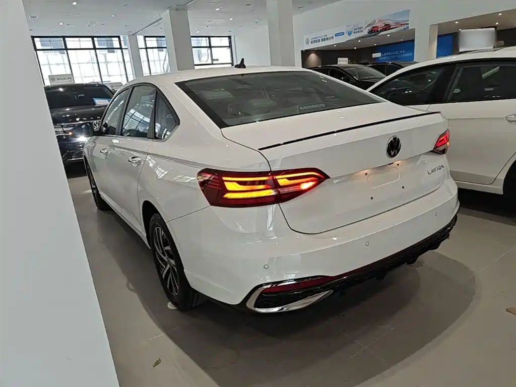 Volkswagen Lavida 2024 Model 300TSI DSG Starlight Leading Edition фото 5