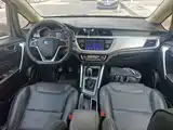 Фото 10 - Geely Vision X3