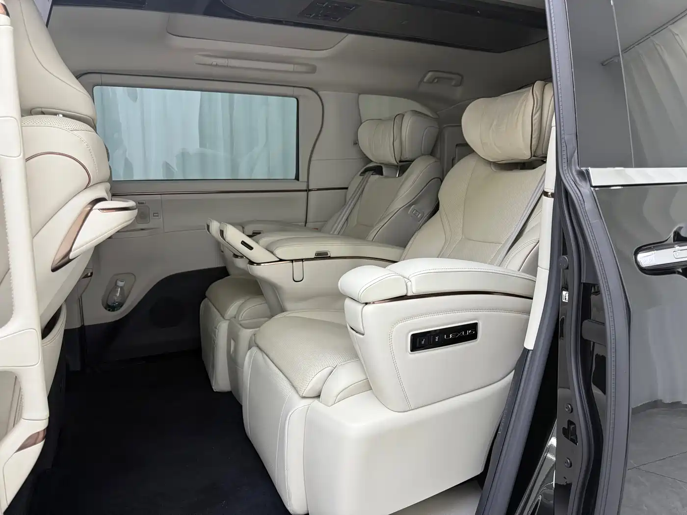 Lexus LM 2023 350h 7-Seater Elegance Edition фото 7