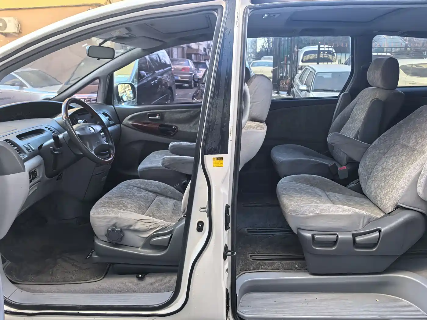 Toyota Previa фото 8