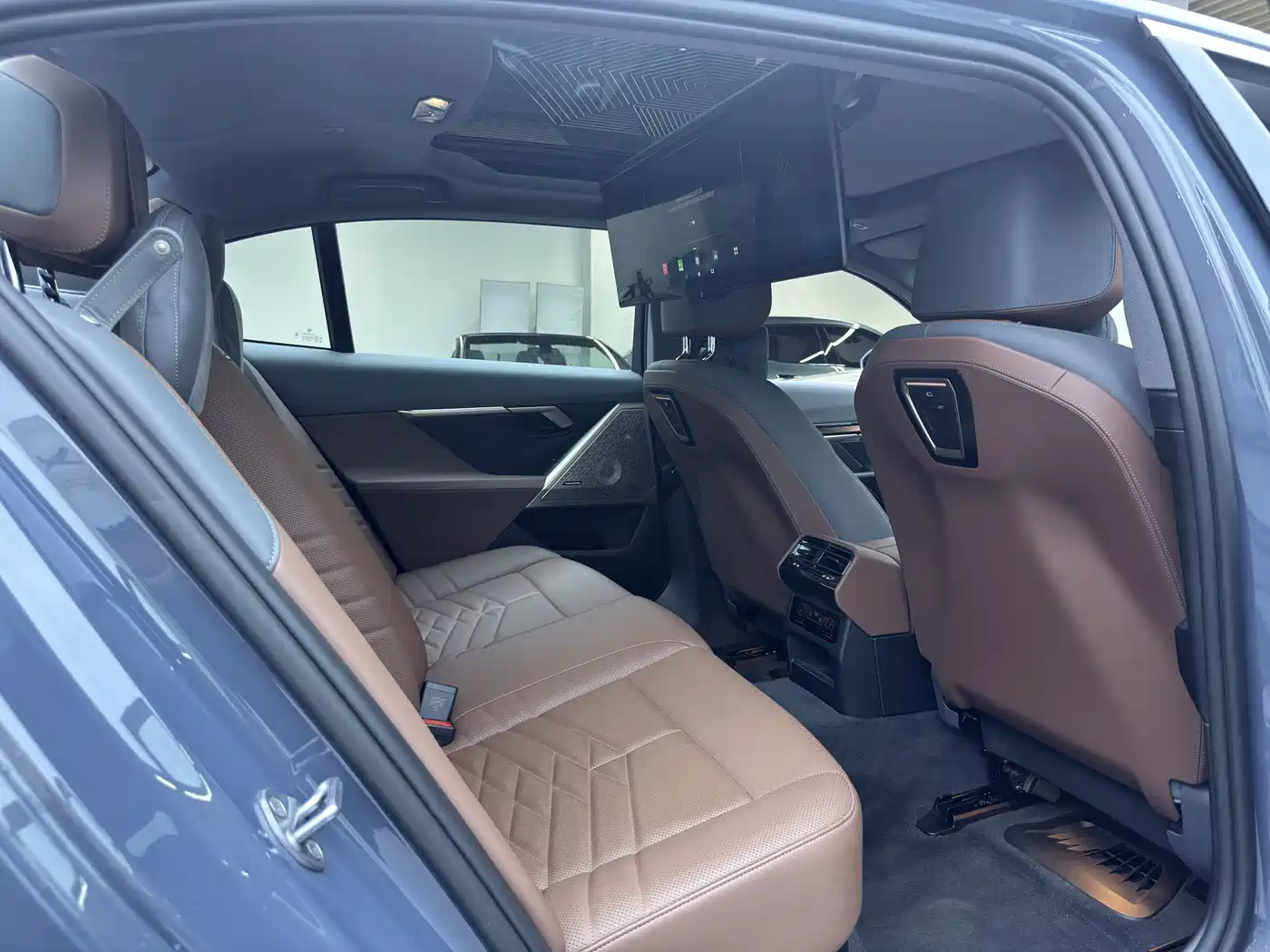 BMW 5 Series 2024 530Li Premium M Sport Package фото 12