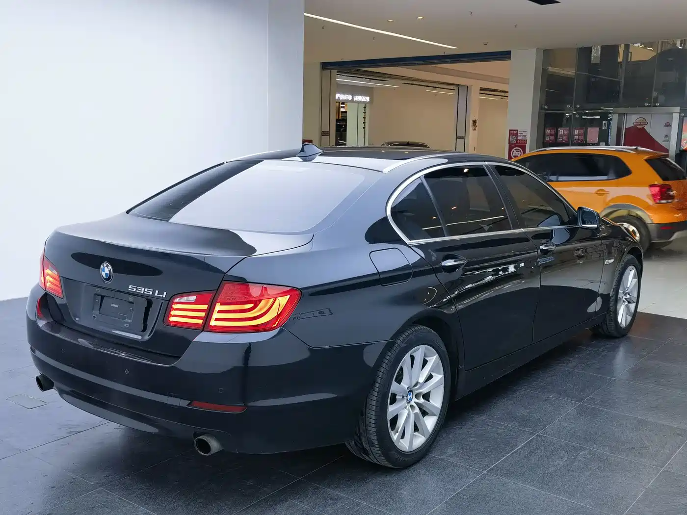 BMW 5 Series 2011 535Li Luxury фото 10