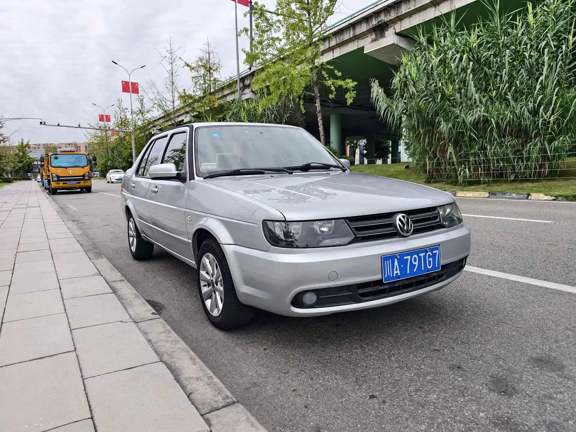 Photo 2 - Volkswagen Jetta