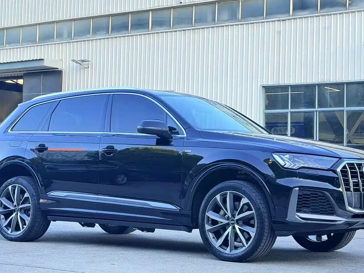 Фото 3 - Audi Q7