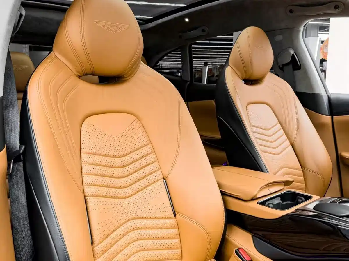 Фото 10 - Aston Martin DBX