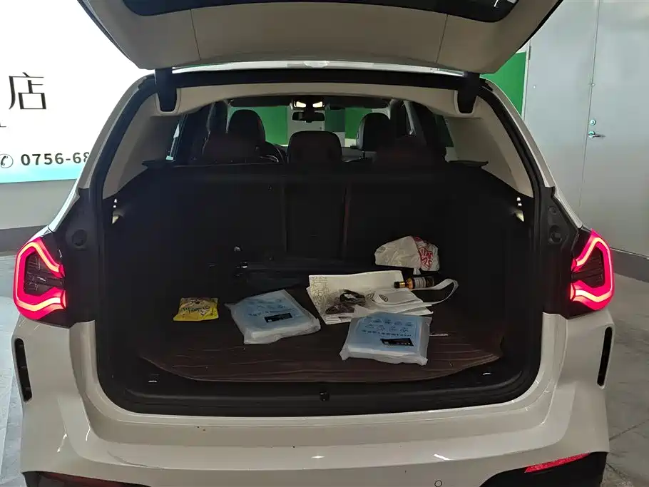 BMW iX3 2024 Leading Edition фото 4