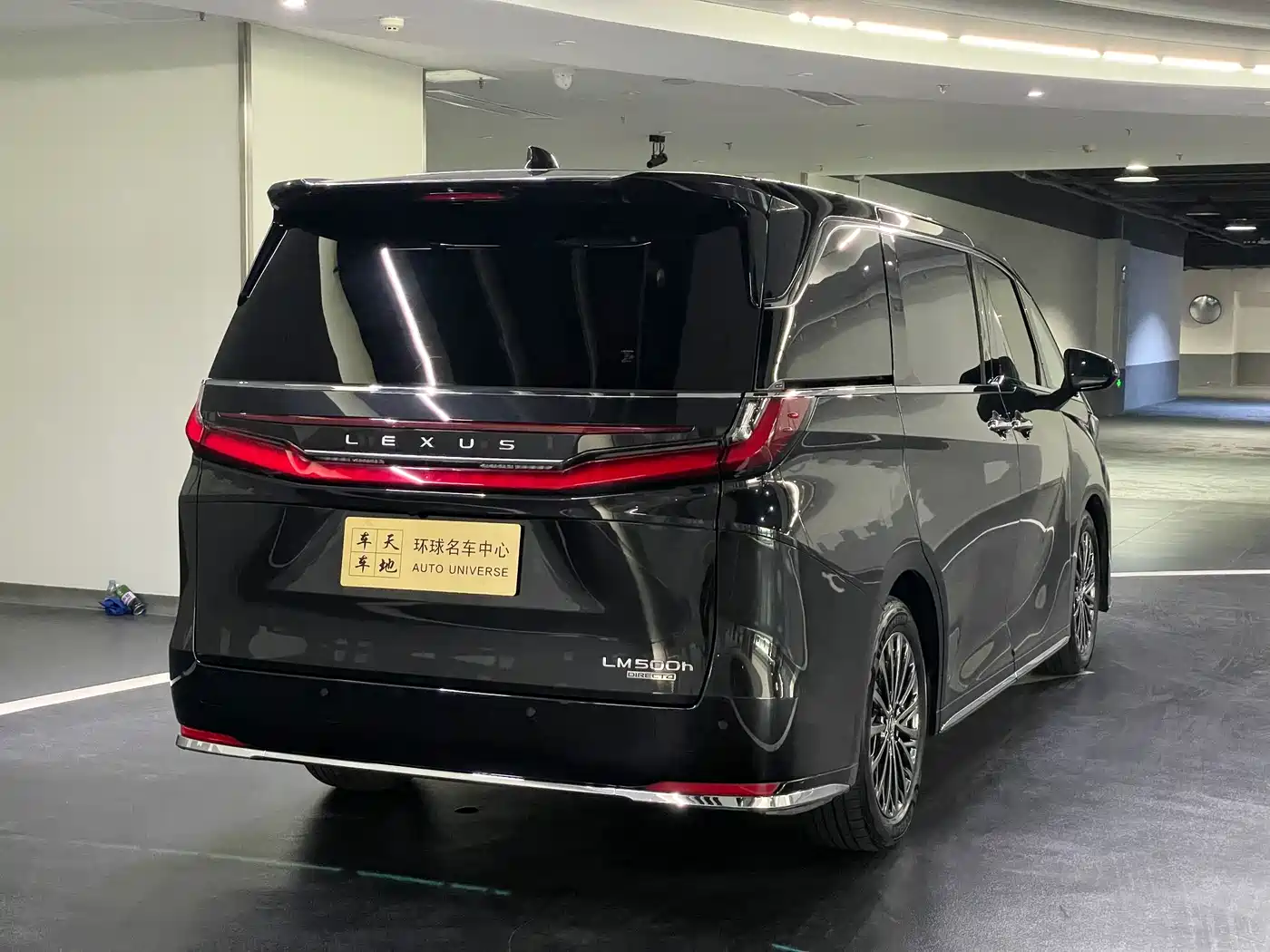 Lexus LM 2023 500h 6-Seater Prestige Edition фото 15