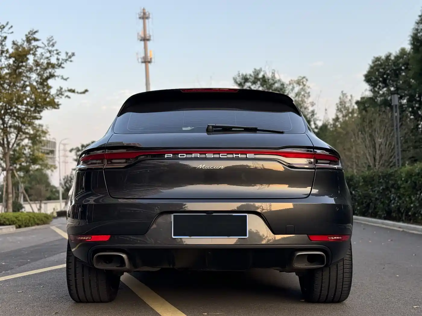 PORSCHE MACAN