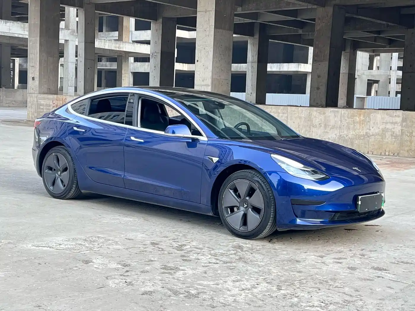 TESLA MODEL 3