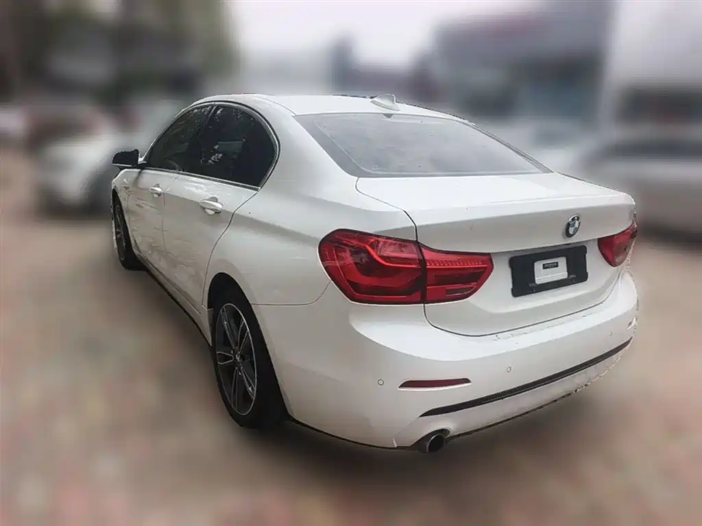 BMW 1 Series 2018 Facelift 118i Sport фото 9