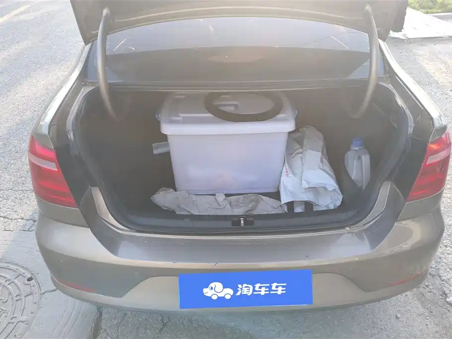 Volkswagen Bora 2014 1.6L Automatic Comfort Edition фото 4