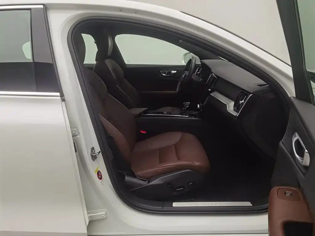 Фото 23 - Volvo S60