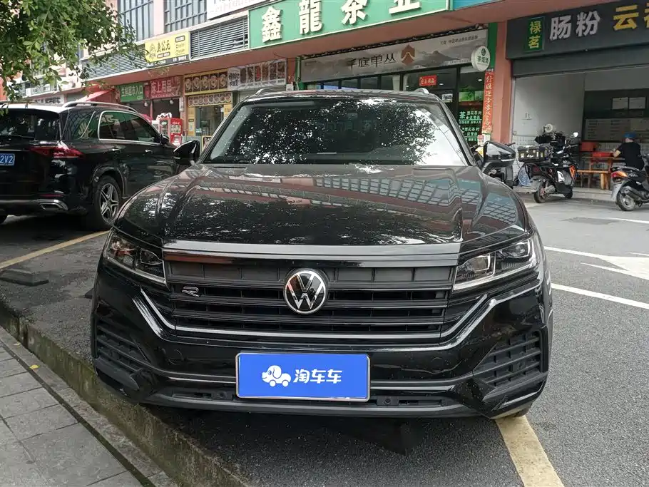 VOLKSWAGEN TOUAREG