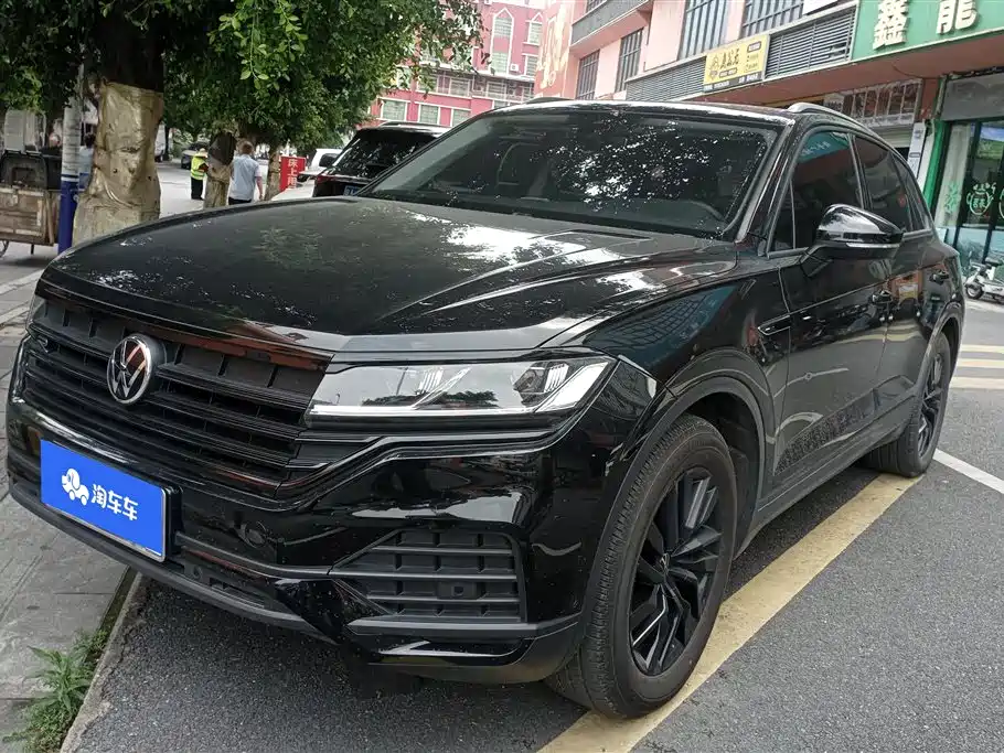 VOLKSWAGEN TOUAREG